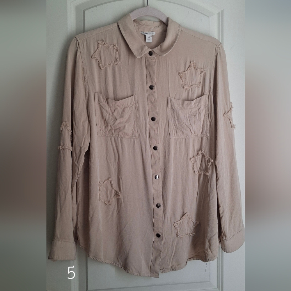 Cato yan snap front star womnes Rayon vlouse whit pockets neutral casual baggy